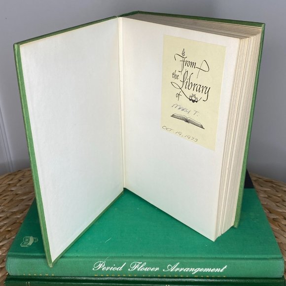 Curated Lot of 4 Vintage Flower/Nature Subject Stack of Books for Shelf/Table - Picture 8 of 14